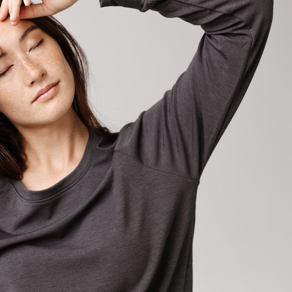 NWOT Cozy Earth Bamboo Crew Pullover Ultrasoft Long Sleeve Sleep Pajama Top - Picture 2 of 6